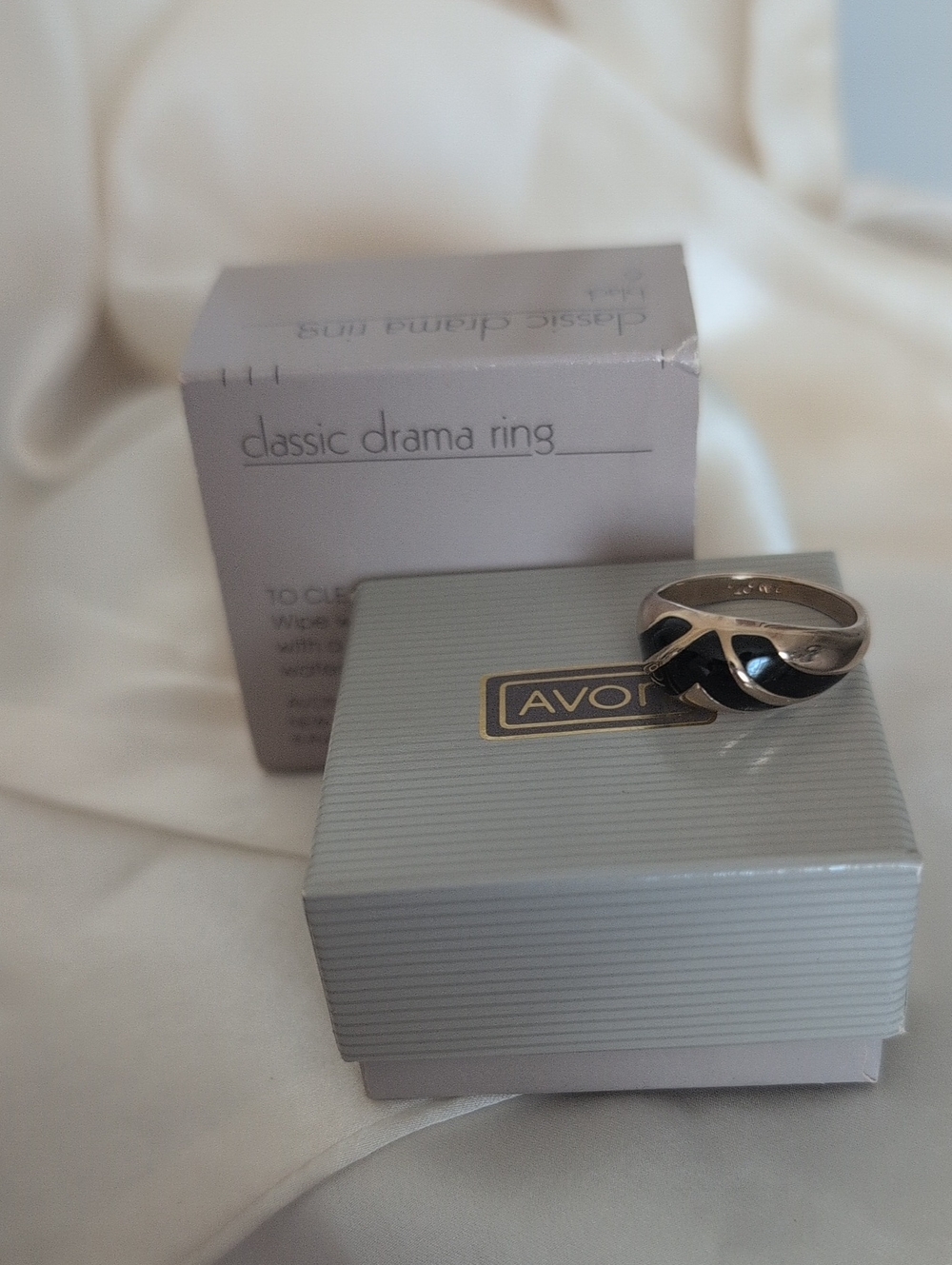 Vintage 1984 Avon Black and Gold Swirl Band Ring With Original Box